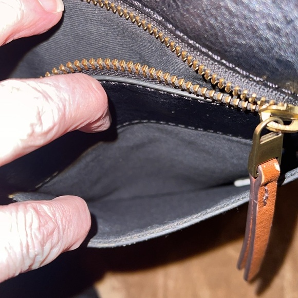 $25 (ππΌππ πΎππΌππΎπ)FOSSIL FIONA CROSSBODY - Picture 5 of 15